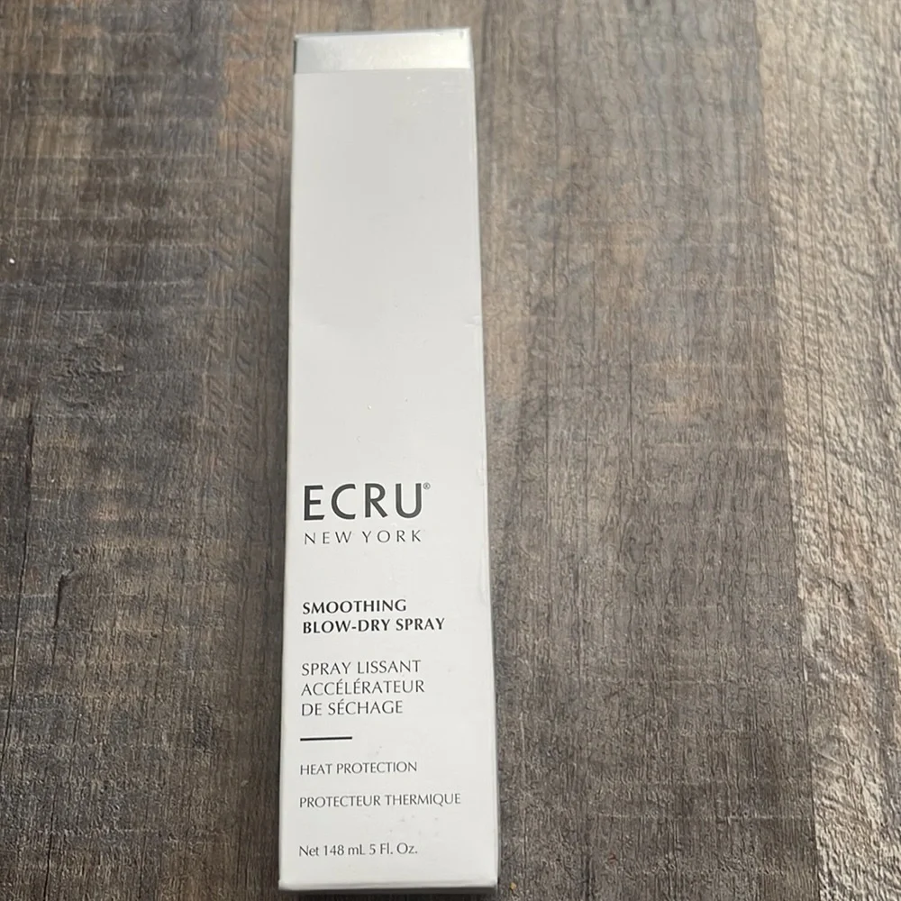 Ecru smoothing blow-dry spray